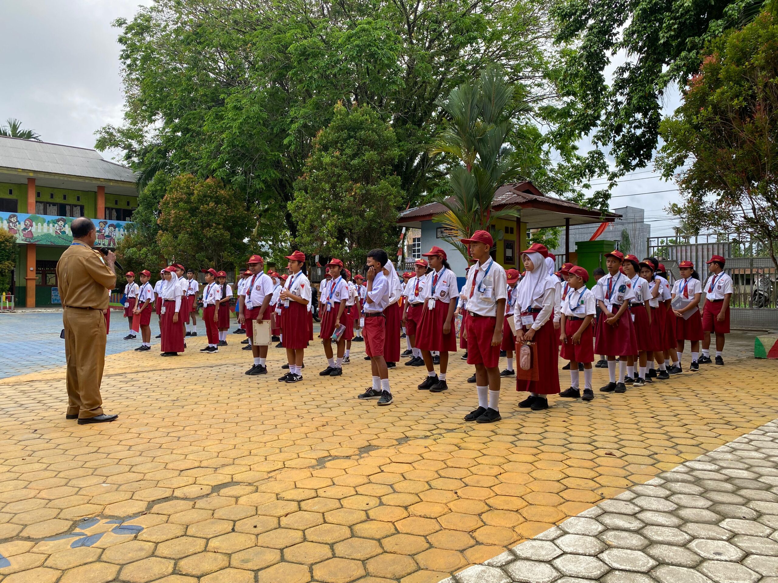 Pelaksanaan Ujian Sekolah Kelas 6 SDN 35 Kota Sorong Tahun Ajaran 2024/2025 Berjalan dengan Lancar dan Tertib