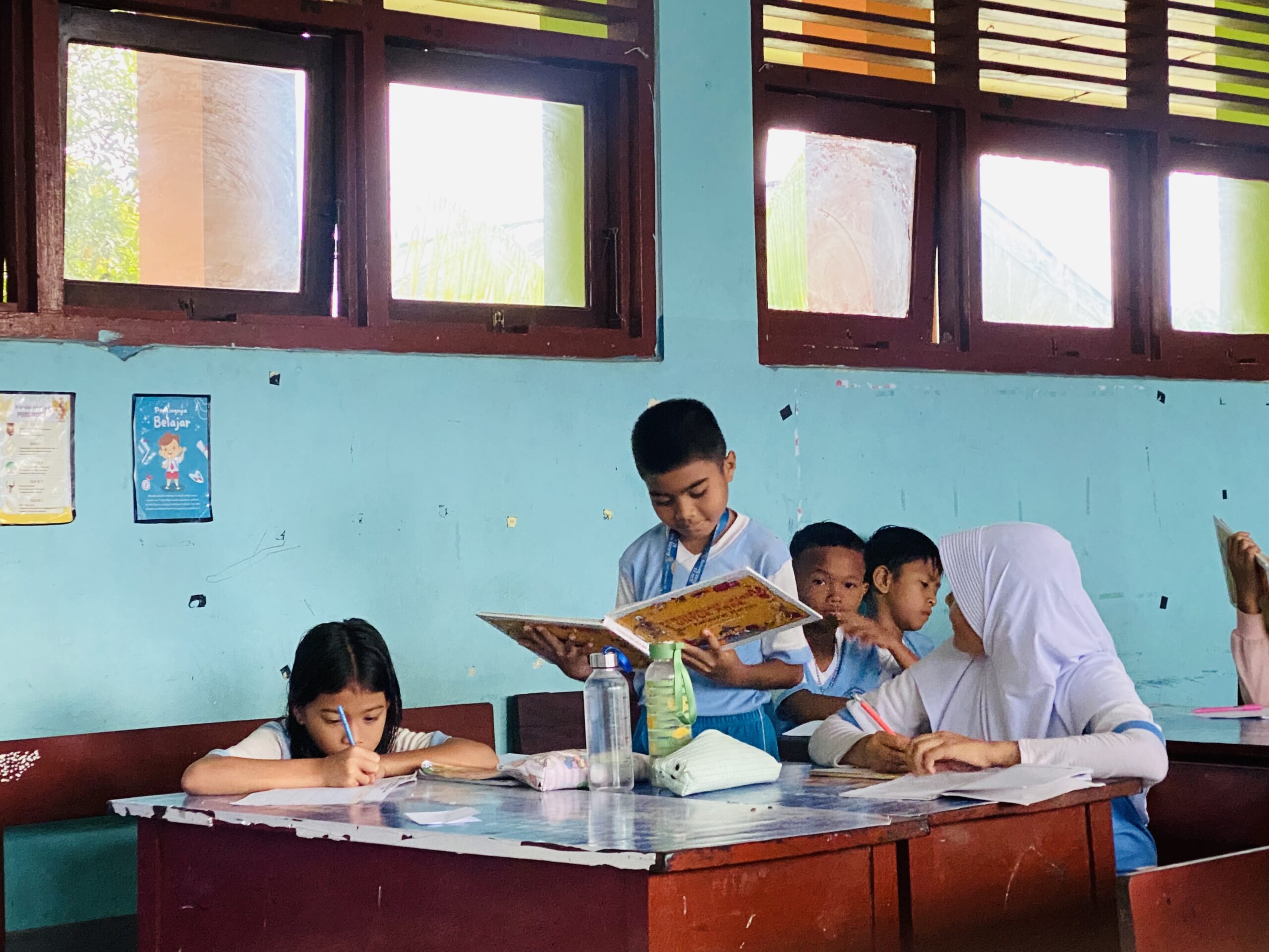 Siswa SDN 35 melakukan literasi SAINS