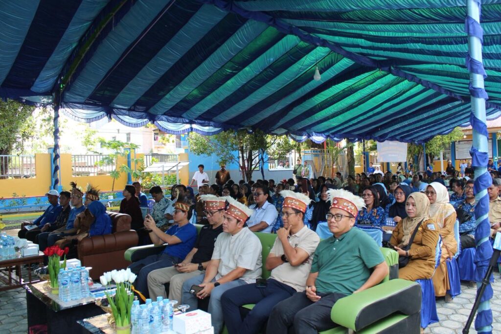 Pimpinan-pimpinan media nasional Indonesia di SDN 35 Kota Soronh