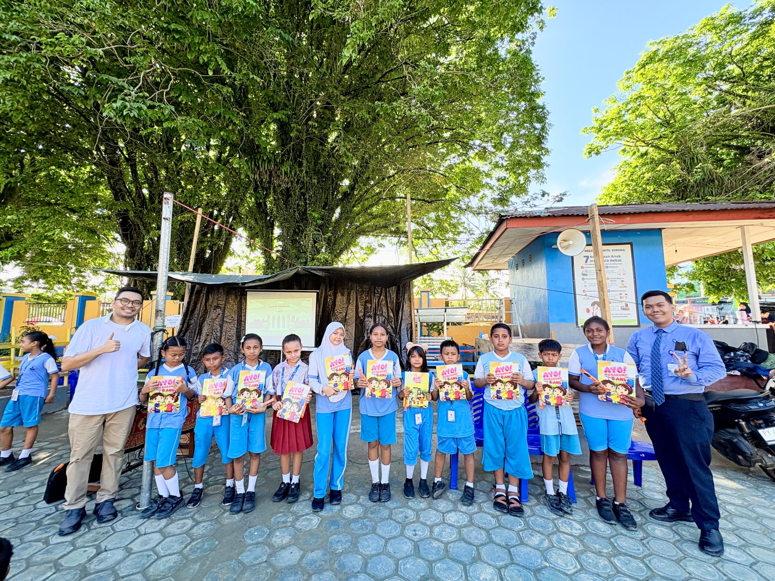 Literasi Keuangan BCA di SDN 35 Kota Sorong