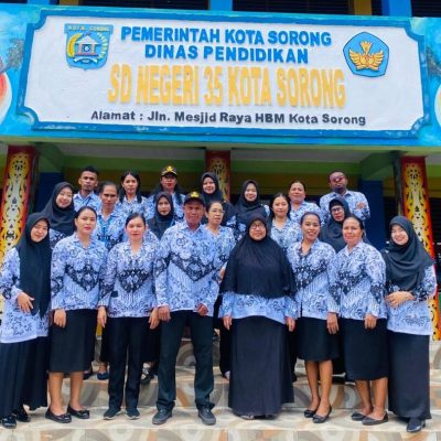 SDN 35 Kota Sorong Ikuti Upacara Hari Guru Nasional ke 80